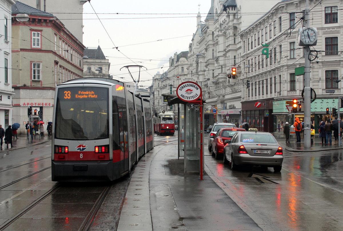 Wien Wiener Linien SL 33 (A 8) IX, Alsergrund, Spitalgasse (Hst. Spitalgasse / Währinger Straße) am 17. Februar 2017.
