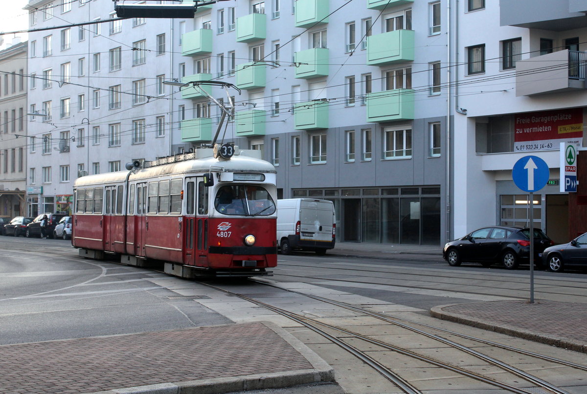Wien Wiener Linien SL 33 (E1 4807) XX, Brigittenau, Marchfeldstraße / Friedrich-Engels-Platz am 16. Februar 2017.