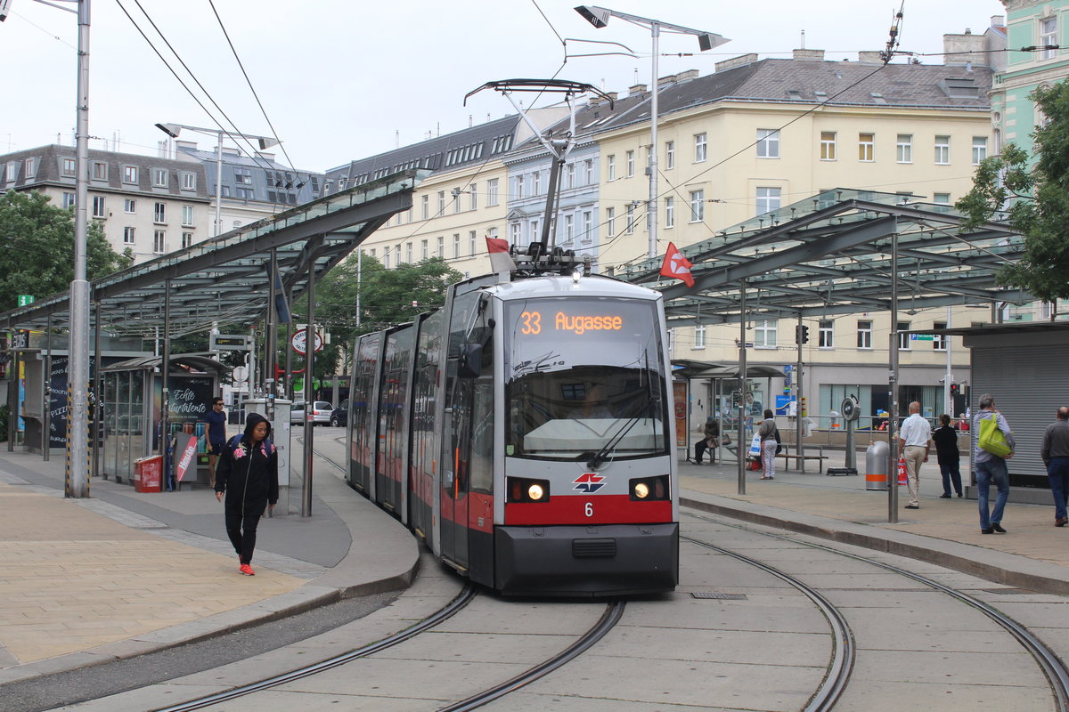 Wien Wiener Linien SL 33 (A 6) IX, Alsergrund, Franz-Josefs-Bahnhof am 2. Juli 2017.