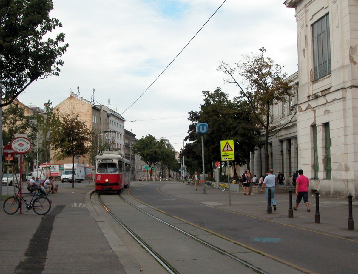 Wien Wiener Linien SL 33 (E1 4777) U Josefstädter Strasse am 5. August 2010.