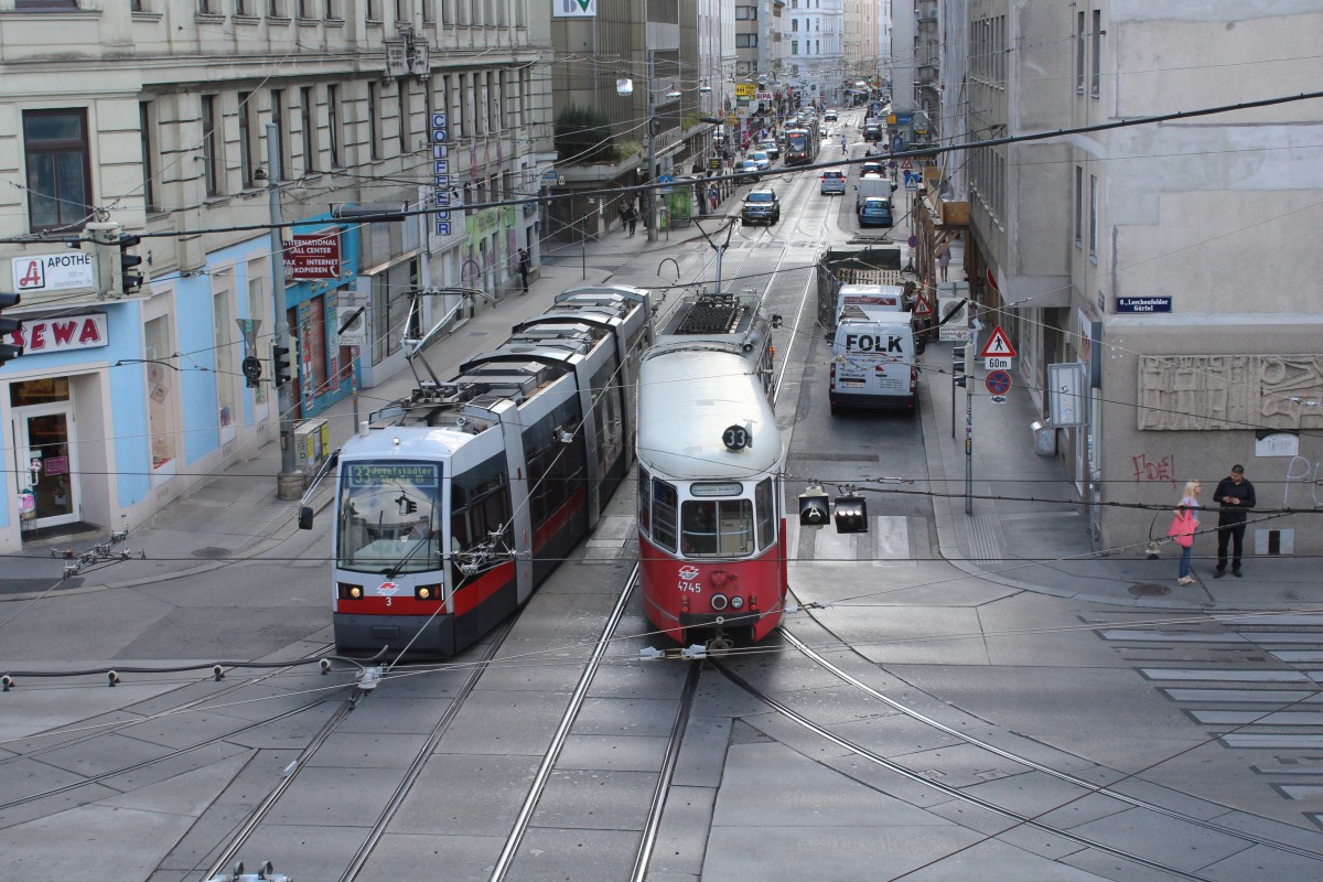 Wien Wiener Linien SL 33 (A 3 + E1 4745) Josefstädter Strasse / Lerchenfelder Gürtel am 10. Juli 2014.