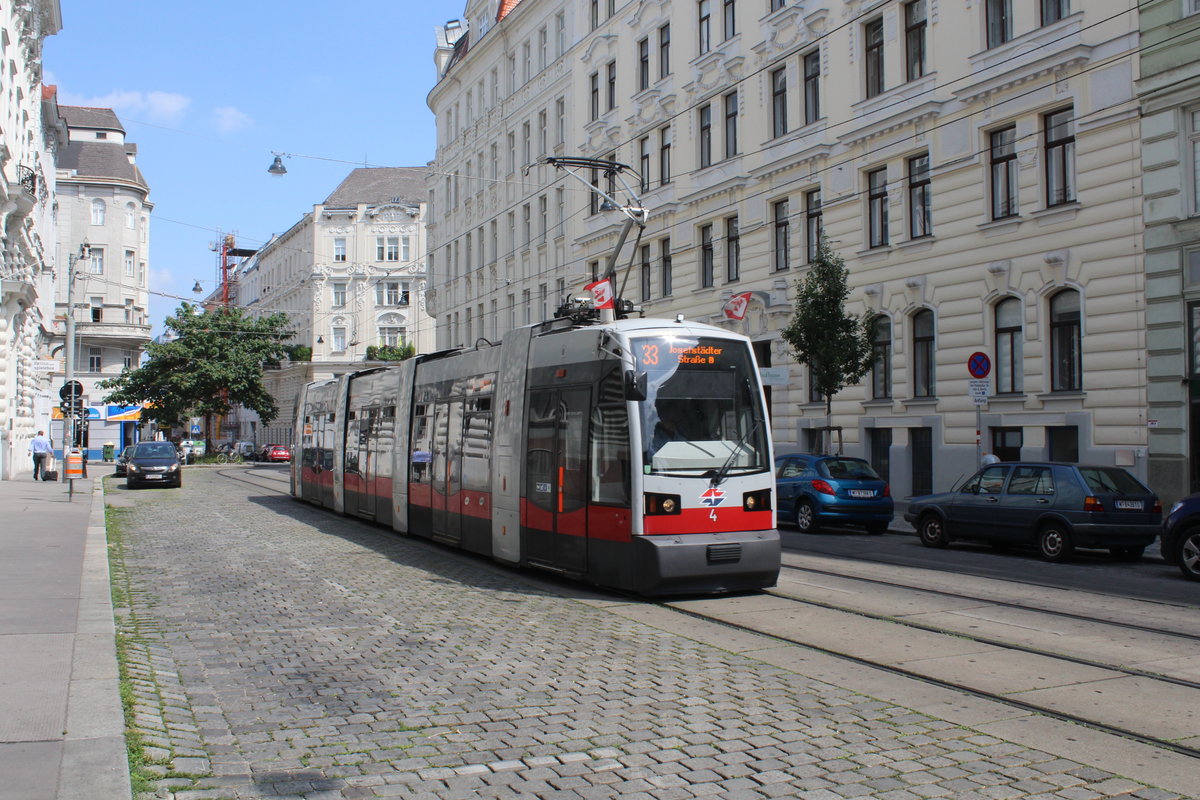 Wien Wiener Linien SL 33 (A 4) Josefstadt (VIII, 8. Bezirk), Albertgasse am 25. Juli 2016. 