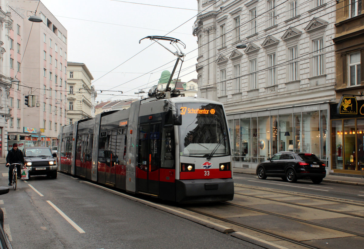 Wien Wiener Linien SL 37 (A 33) IX, Alsergrund, Nußdorfer Straße am 18. Februar 2017.