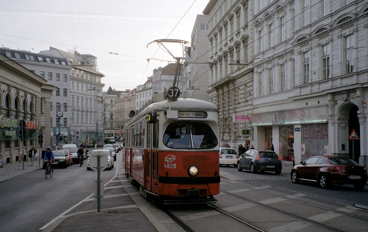 Wien Wiener Linien SL 37 (E1 4828) IX, Alsergrund, Nußdorfer Straße / Alserbachstraße am 22. Oktober 2010. - Scan eines Farbnegativs. Film: Kodak Advantix 200-2. Kamera: Leica C2.