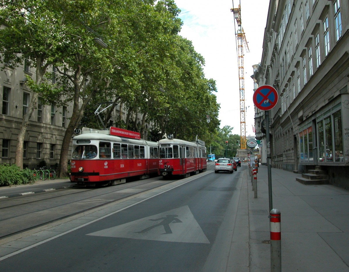 Wien Wiener Linien SL 37 (E1 4739) / SL 42 (E1 4844) Währinger Strasse am 5. August 2010.