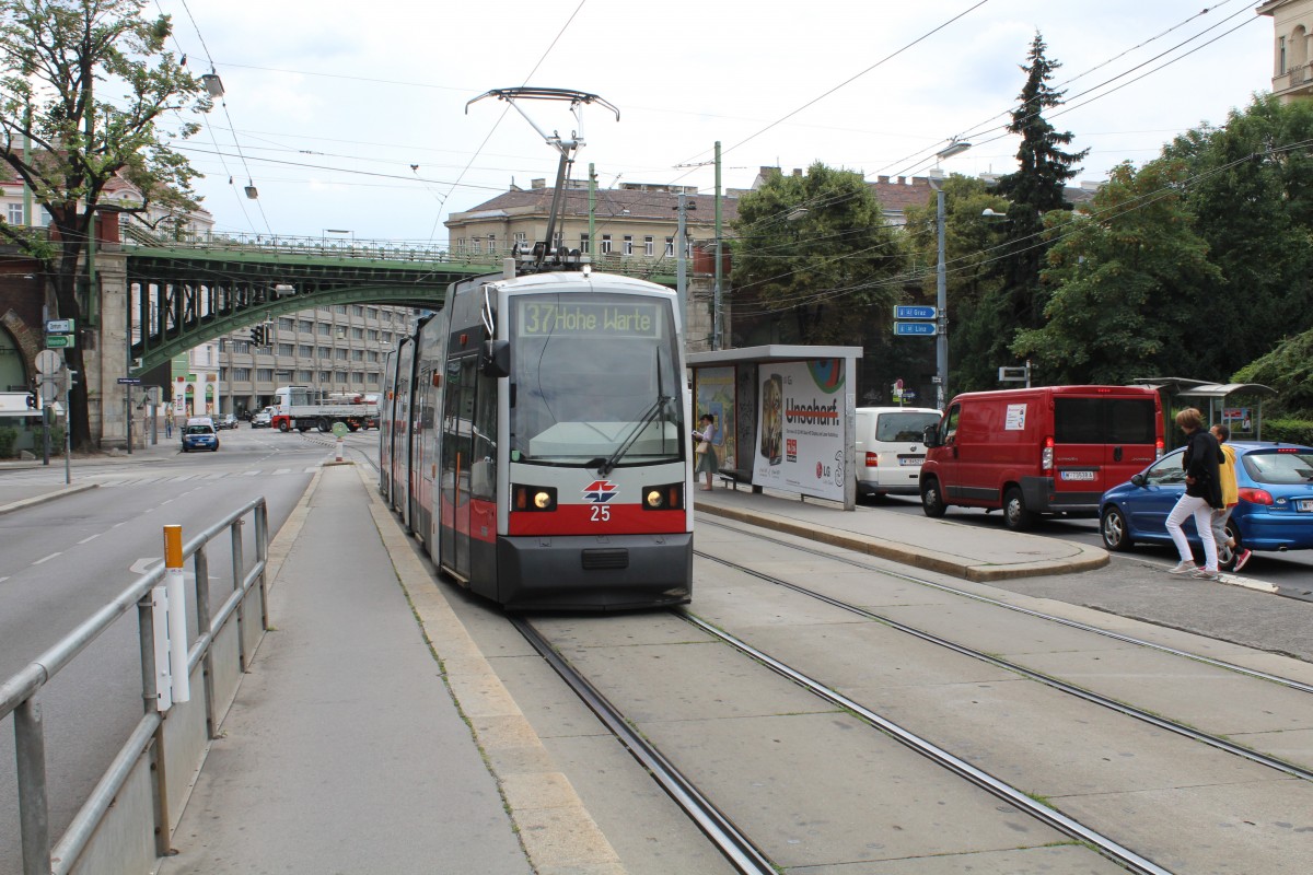 Wien Wiener Linien SL 37 (A 25) Döblinger Hauptstrasse / Glatzgasse am 10. Juli 2014.