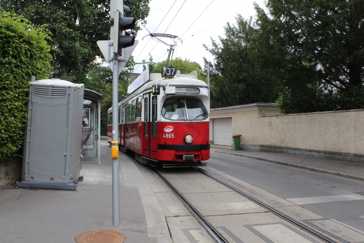 Wien Wiener Linien SL 37 (E1 4865) Heiligenstadt, Geweygasse am 10. Juli 2014.