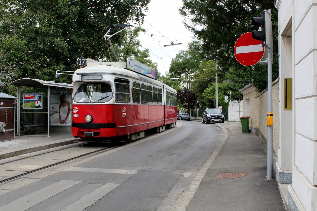 Wien Wiener Linien SL 37 (E1 4865) Heiligenstadt, Geweygasse am 10. Juli 2014.