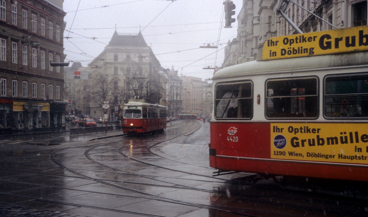 Wien Wiener Linien SL 37 (E1 4717 / E1 4720) Nussdorfer Strasse / Währinger Strasse am 19. März 2000.
