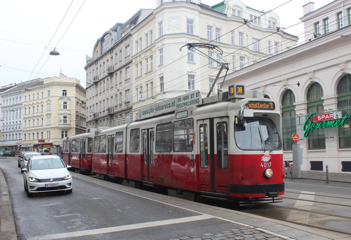 Wien Wiener Linien SL 38 (E2 4017 + c5 1417) IX, Alsergrund, Nußdorfer Straße (Hst. Nußdorfer Straße / Alserbachstraße) am 18. Februar 2017.