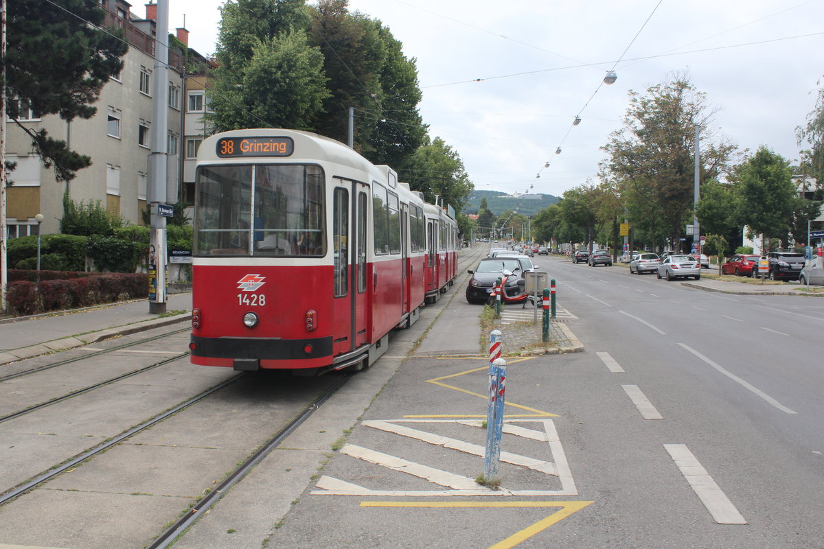 Wien Wiener Linien SL 38 (c5 1428 + E2 4028) XIX, Döbling, Grinzinger Allee am 2. Juli 2017.