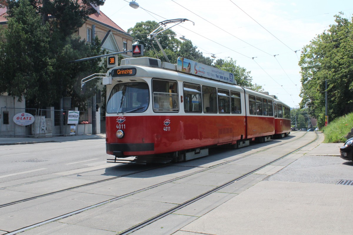Wien Wiener Linien SL 38 (E2 4011 (SGP 1978)) Grinzinger Allee / An den Langen Lüssen am 2. Juli 2015.