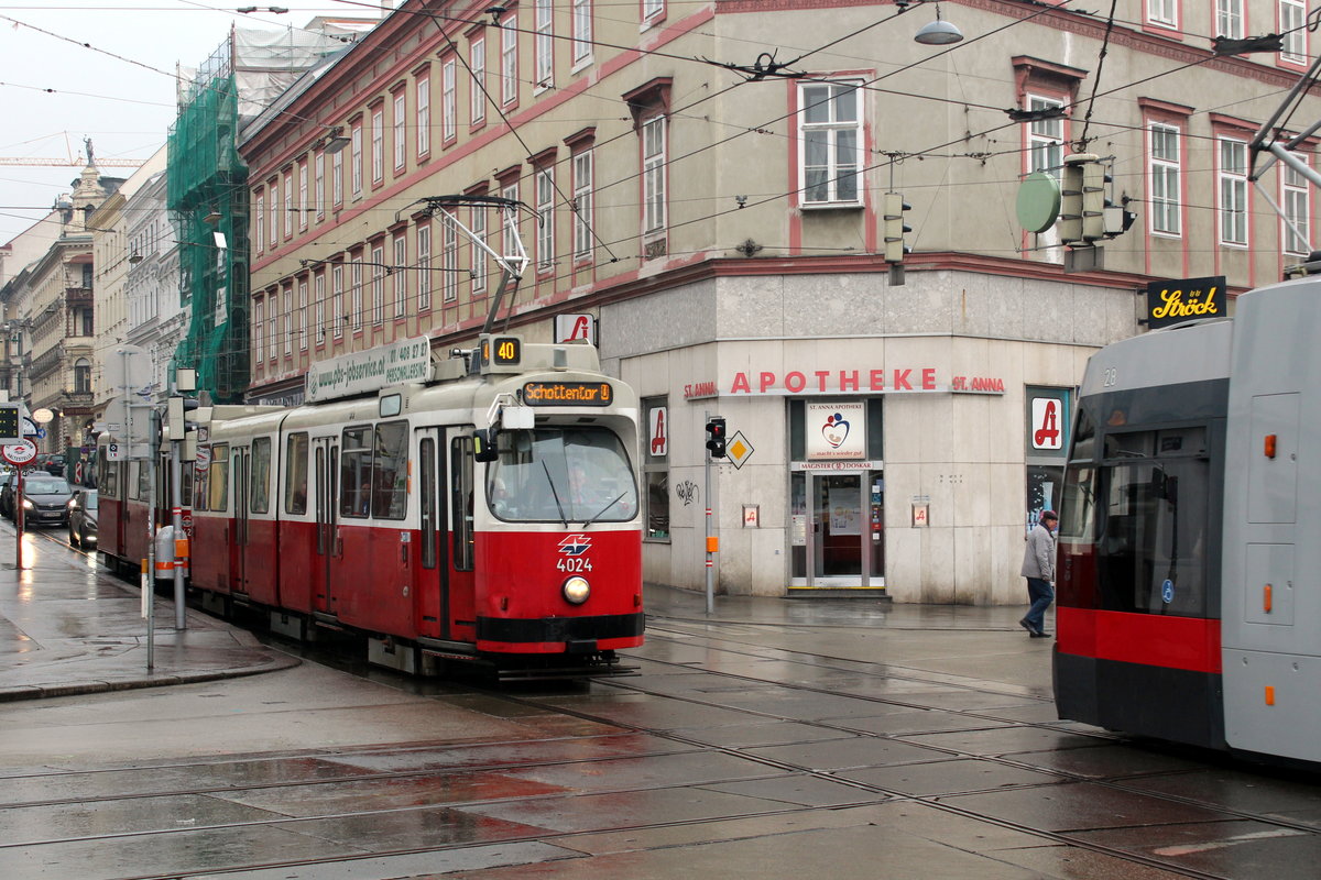 Wien Wiener Linien SL 40 (E2 4024 + c5 1424) IX, Alsergrund, Währinger Straße / Spitalgasse / Nußdorfer Straße am 17. Februar 2017.