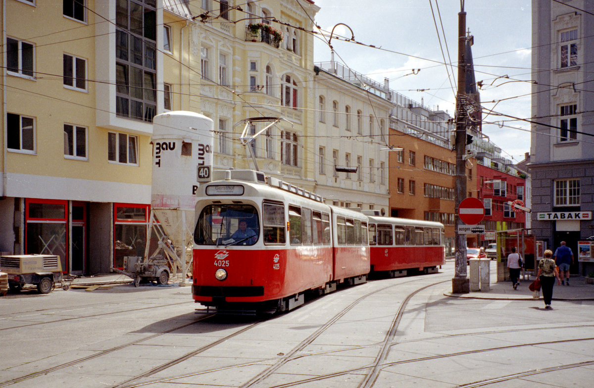 Wien Wiener Linien SL 40 (E2 4025 + c5 1425) XVIII, Währing, Gersthof, Gentzgassse / Simonygasse am 25. Juli 2007. - Scan von einem Farbnegativ. Film: Agfa Vista 200. Kamera: Leica C2.