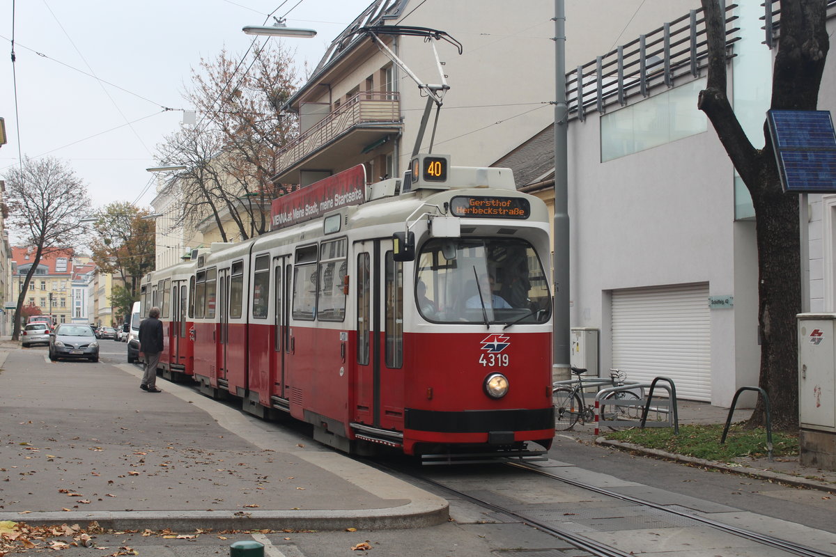 Wien Wiener Linien SL 40 (E2 4319 + c5 14xx) XVIII, Währing, Gersthof, Schöffelgasse am 19. Oktober 2017.