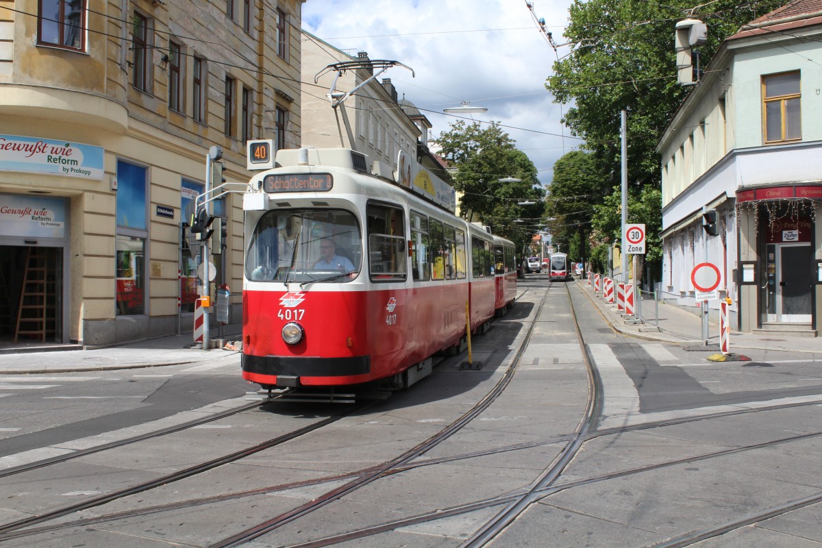 Wien Wiener Linien SL 40 (E2 4017) Gersthof, Wallrissstrasse / Gersthofer Strasse am 10. Juli 2014.