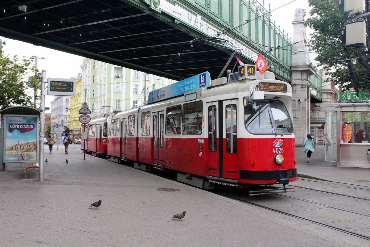 Wien Wiener Linien SL 41 (E2 4026 + c5 1426) Hst. Währinger Straße / Volksoper am 2. Juli 2017.