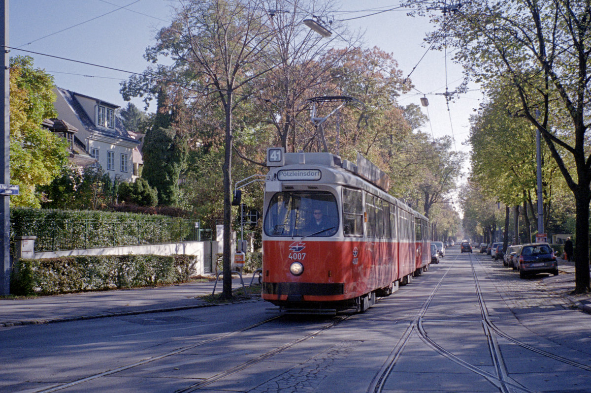 Wien Wiener Linien SL 41 (E2 4007) XVIII, Währing, Pötzleinsdorf, Pötzleinsdorfer Straße / Schafbergggasse am 22. Oktober 2010. - Scan eines Farbnegativs. Film: Kodak Advantix 200-2. Kamera: Leica C2.
