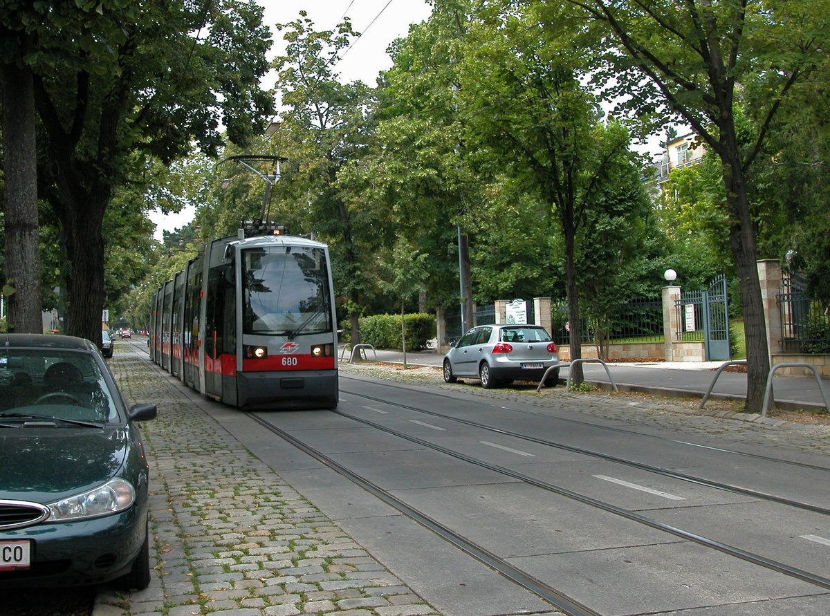 Wien Wiener Linien SL 41 (B 680) XVIII, Währing, Pötzleinsdorf, Pötzleinsdorfer Straße am 5. August 2010.