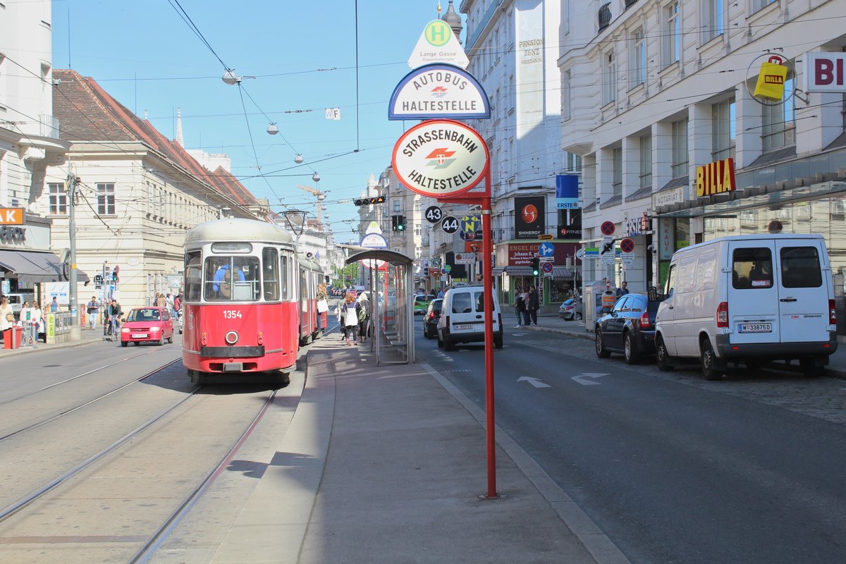 Wien Wiener Linien SL 43 (c4 1354 + E1 4862) Alser Straße (Hst. Lange Gasse) am 11. Mai 2017.