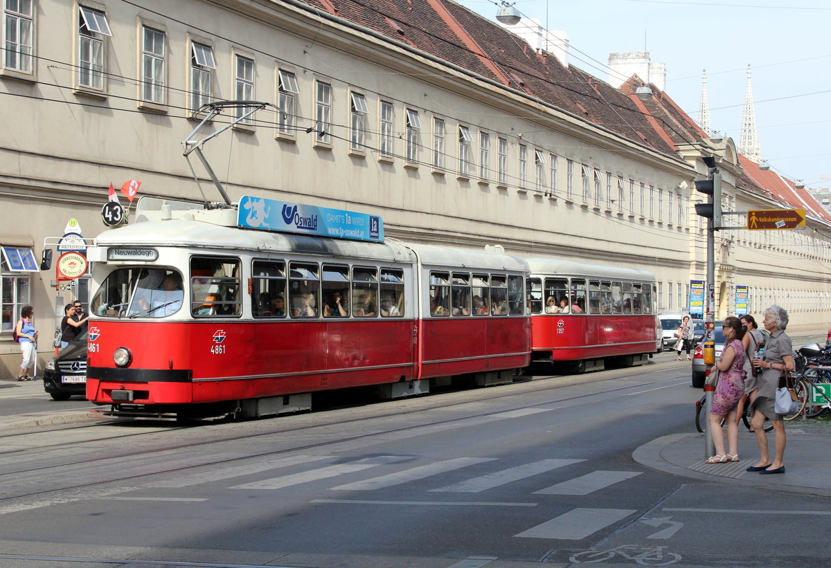 Wien Wiener Linien SL 43 (E1 4861 + c4 1357) IX, Alsergrund, Alser Straße / Spitalgasse (Hst. Lange Gasse) am 28. juni 2017.