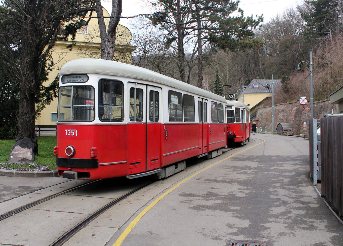 Wien Wiener Linien SL 43 (c4 1351 + E1 4855) Dornbach, Neuwaldegg am 24. März 2016.