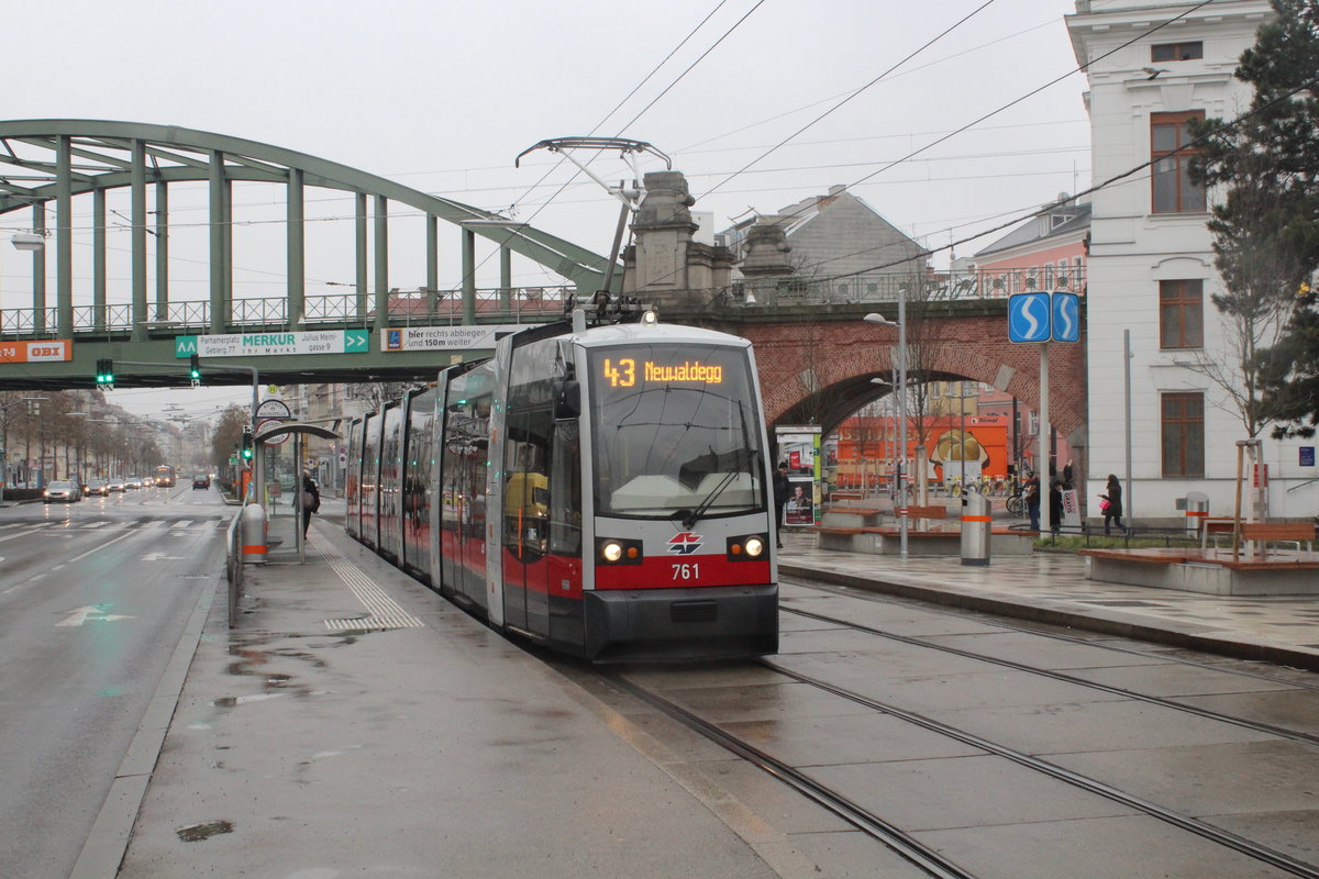 Wien Wiener Linien SL 43 (B1 761) Hernals, Hernalser Hauptstraße (Hst. S-Bhf. Hernals) am 17. Februar 2016.