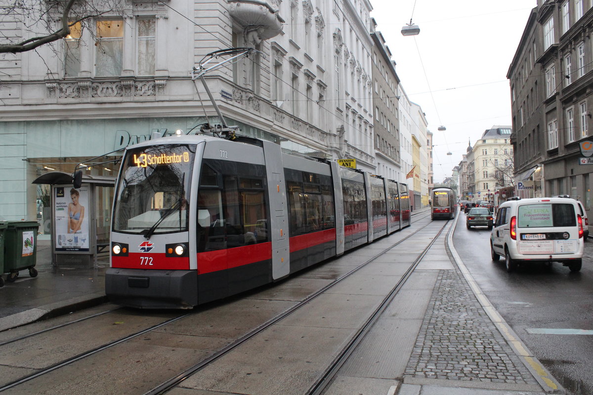 Wien Wiener Linien SL 43 (B1 772) Alsergrund, Kinderspitalgasse / Alser Straße (Hst. Brünnlbadgasse) am 17. Februar 2016. - 1795 wurde das Brünnlbad (nach einer Heilquelle, das  Goldbrünnl , benannt) mit einer Wasserheilanstalt errichtet; das Brünnlbad bestand bis 1957.