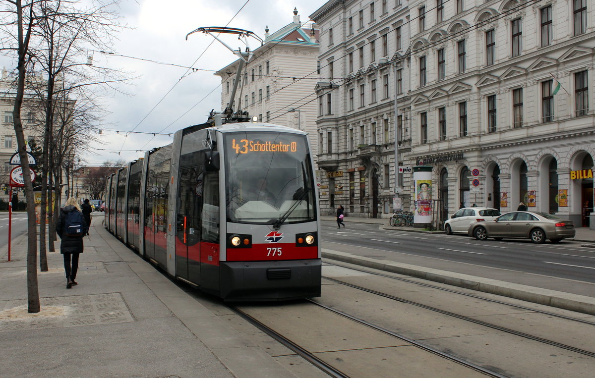 Wien Wiener Linien SL 43 (B1 775) Universitätsstraße (Hst. Landesgerichtsstraße) am 16. Februar 2016.