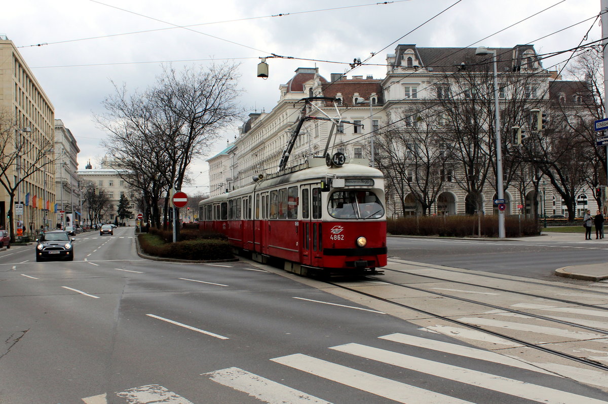 Wien Wiener Linien SL 43 (E1 4862 + c4 1352) Universitätsstraße / Reichsratsstraße am 16. Februar 2016.