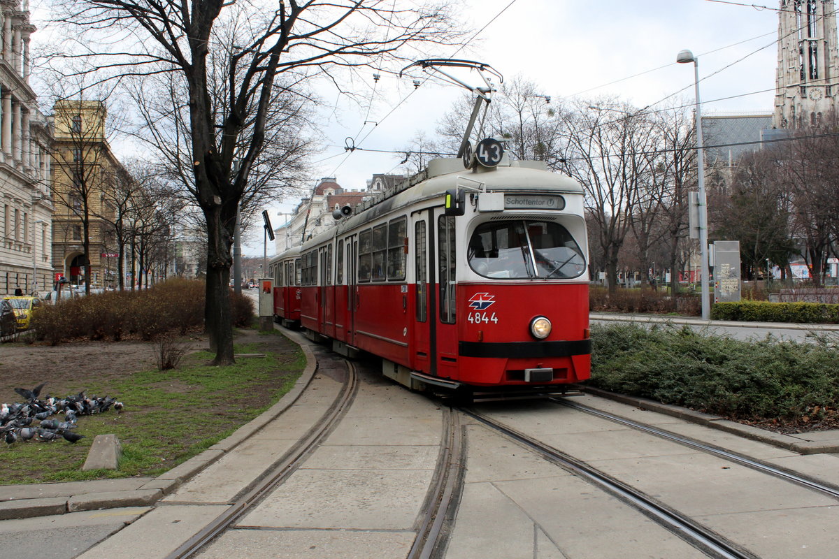 Wien Wiener Linien SL 43 (E1 4844 + c4 1354) Universitätsstraße / Schottentor am 16. Februar 2016.