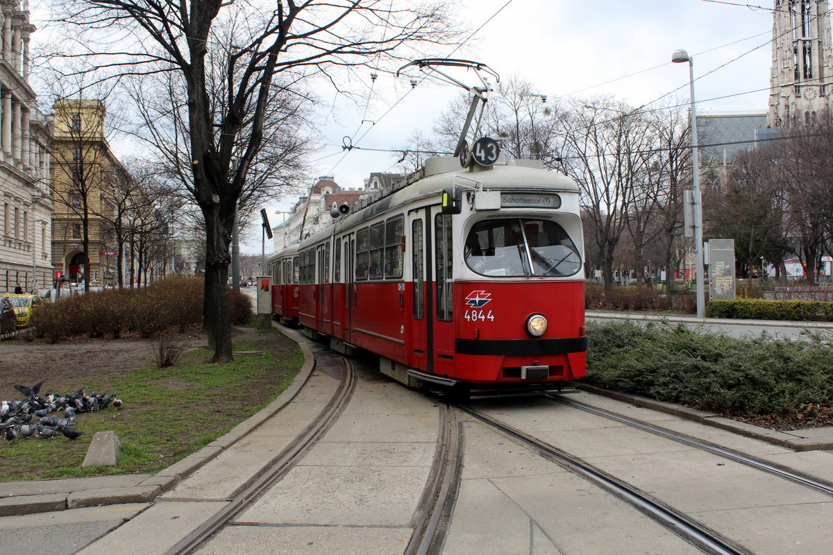 Wien Wiener Linien SL 43 (E1 4844 + c4 1354) Universitätsstraße / Schottentor am 16. Februar 2016.