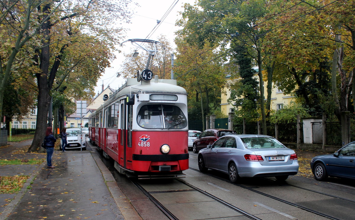 Wien Wiener Linien SL 43 (E1 4858 + c4 1358) XVII, Hernals, Dornbach, Alszeile (Hst. Himmelmutterweg) am 19. Oktober 2016.