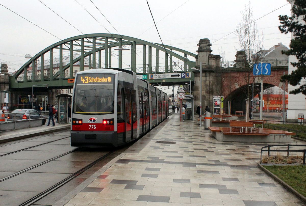 Wien Wiener Linien SL 43 (B1 776) XVII, Hernals, Hernalser Hauptstraße / S-Bahnhof Hernals am 17. Februar 2016.