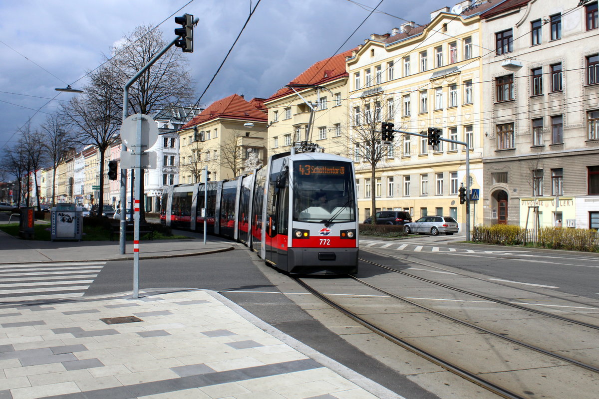 Wien Wiener Linien SL 43 (B1 772) XVII, Hernals, Hernalser Hauptstraße / Julius-Meinl-Gasse am 24. März 2016.