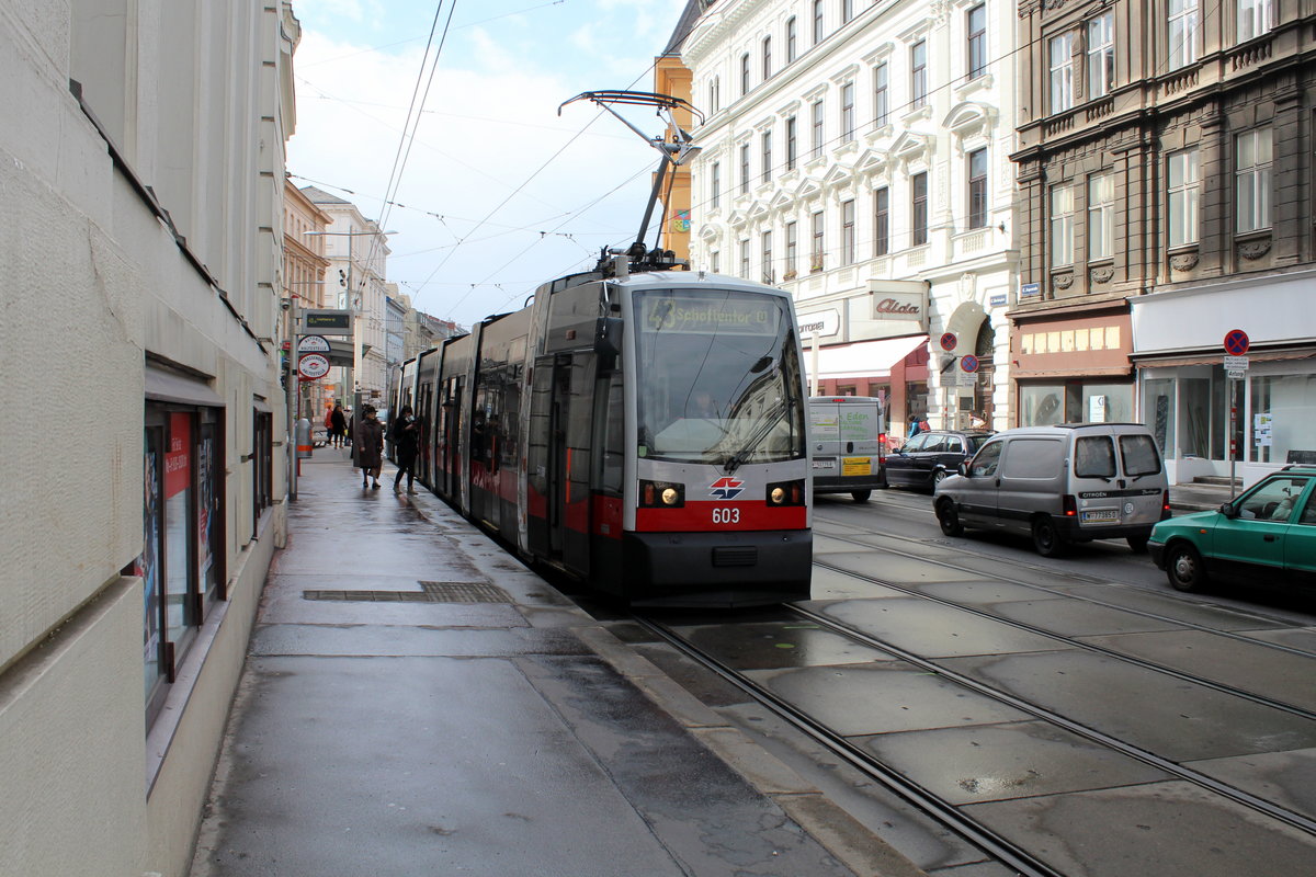 Wien Wiener Linien SL 43 (B 603) XVII, Hernals, Jörgerstraße (Hst. Elterleinplatz) am 22. März 2016.