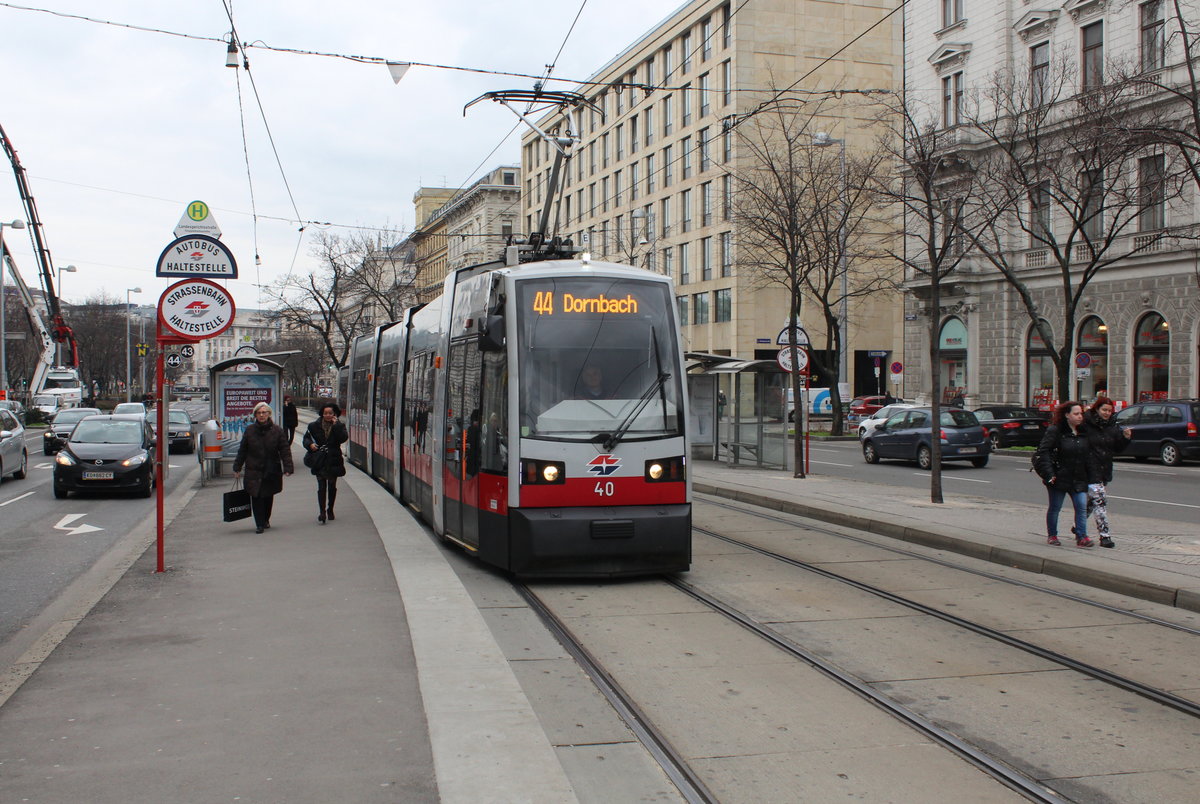 Wien Wiener Linien SL 44 (A 40) Alsergrund, Universitätsstraße / Landesgerichtsstraße am 16. Februar 2016.