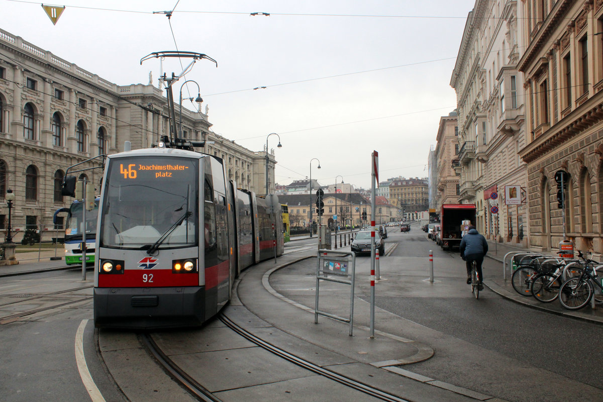 Wien Wiener Linien SL 46 (A1 92) I, Innere Stadt, Bellariastraße / Dr.-Karl-Renner-Ring am 17. Februar 2017.