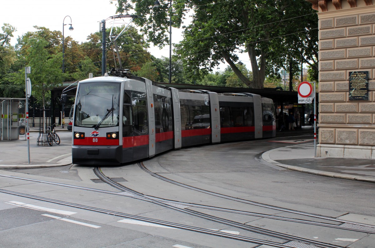 Wien Wiener Linien SL 46 (A1 88) Dr-Karl-Renner-Ring / Schmerlingplatz am 11. Juli 2014.
