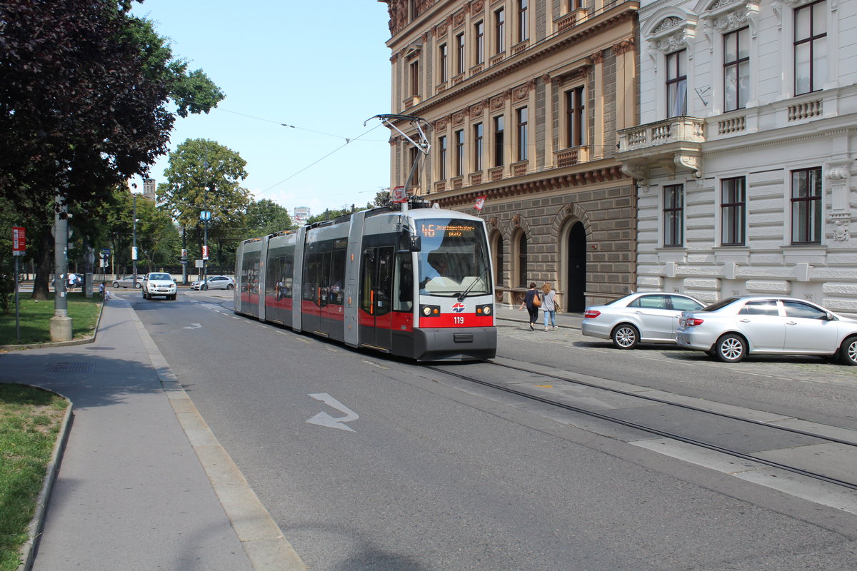 Wien Wiener Linien SL 46 (A1 119) Innere Stadt (I, 1. Bezirk), Schmerlingplatz am 26. Juli 2016.