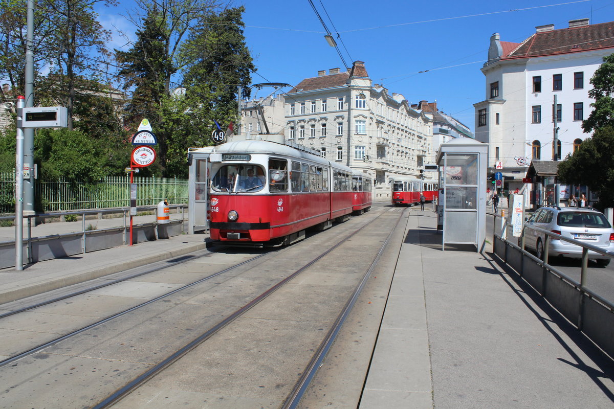 Wien Wiener Linien SL 49 (E1 4548 + c4 1373) XIV, Penzing, Breitensee, Hütteldorfer Straße (Hst. Breitensee) am 11. Mai 2017.