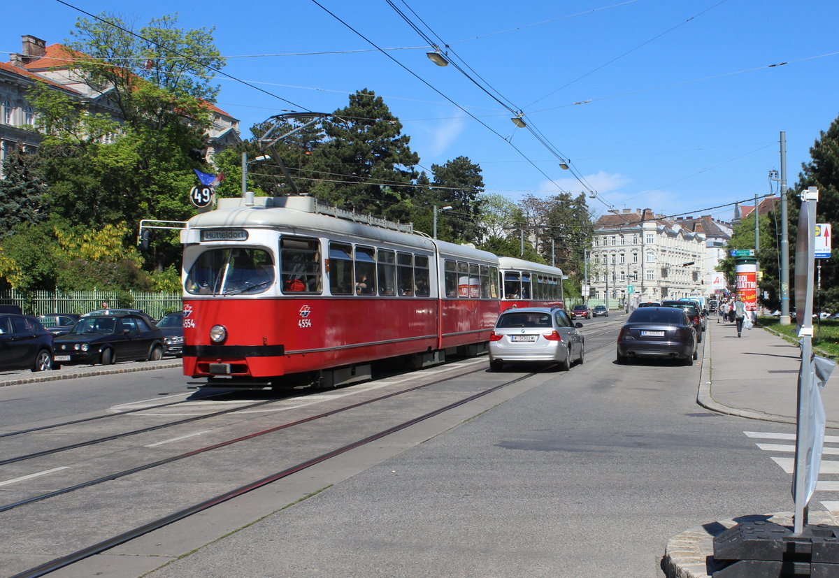 Wien Wiener Linien SL 49 (E1 4554) XIV, Penzing, Breitensee, Hütteldorfer Straße / Matznergasse am 11. Mai 2017.