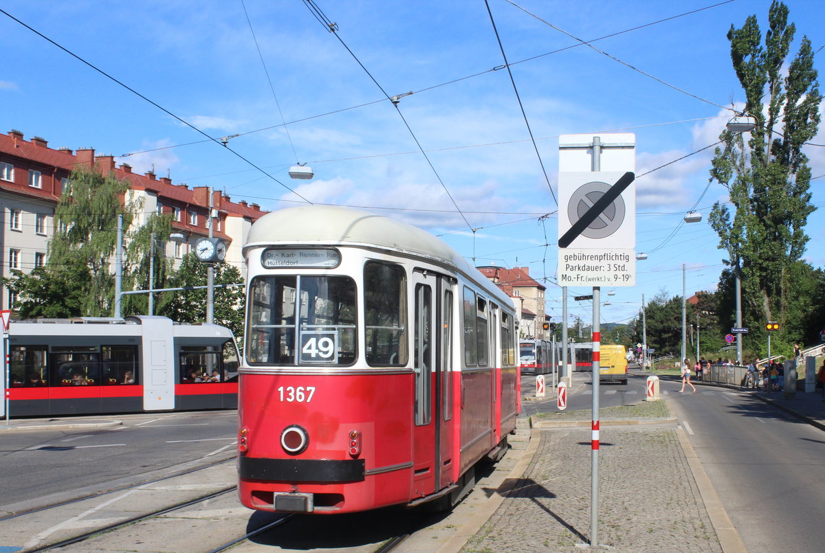 Wien Wiener Linien SL 49 (c4 1367 (+ E1 4536)) XIV, Penzing, Oberbaumgarten, Hütteldorfer Straße / Linzer Straße am 29. Juni 2017.