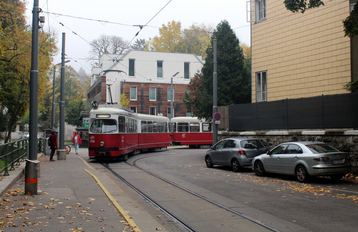 Wien Wiener Linien SL 49 (E1 4558 (Bombardier-Rotax 1976) + c4 1367 (Bombardier-Rotax 1977)) XIV, Penzing, Hütteldorf, Bujattigasse am 20. Oktober 2017.
