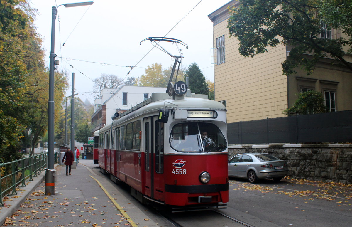 Wien Wiener Linien SL 49 (E1 4558 + c4 1367 (Bombardier-Rotax 1976 bzw. 1977)) XIV, Penzing, Hütteldorf, Bujattigasse am 20. Oktober 2017.