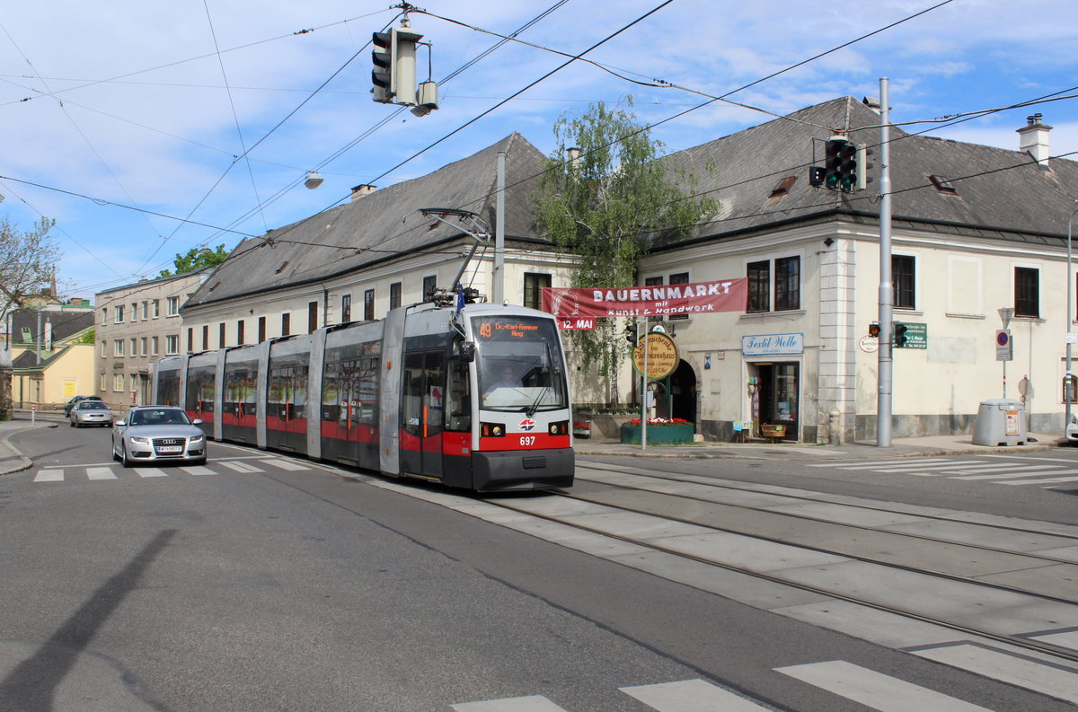 Wien Wiener Linien SL 49 (B 697) XIV, Penzing, Hütteldorf, Linzer Straße / Rosentalgasse am 12. Mai 2017.