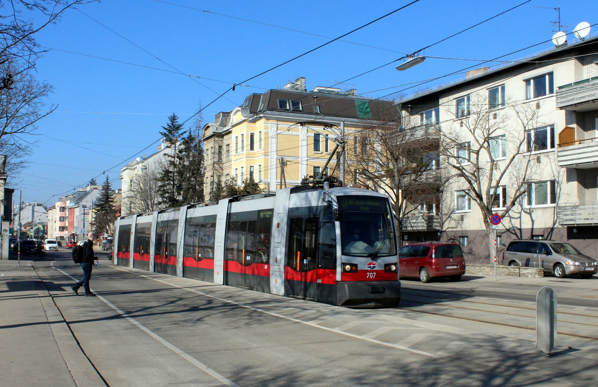 Wien Wiener Linien SL 49 (B1 707) XIV, Penzing, Hütteldorf, Linzer Straße (Hst. Deutschordenstraße) am 15. Februar 2017.