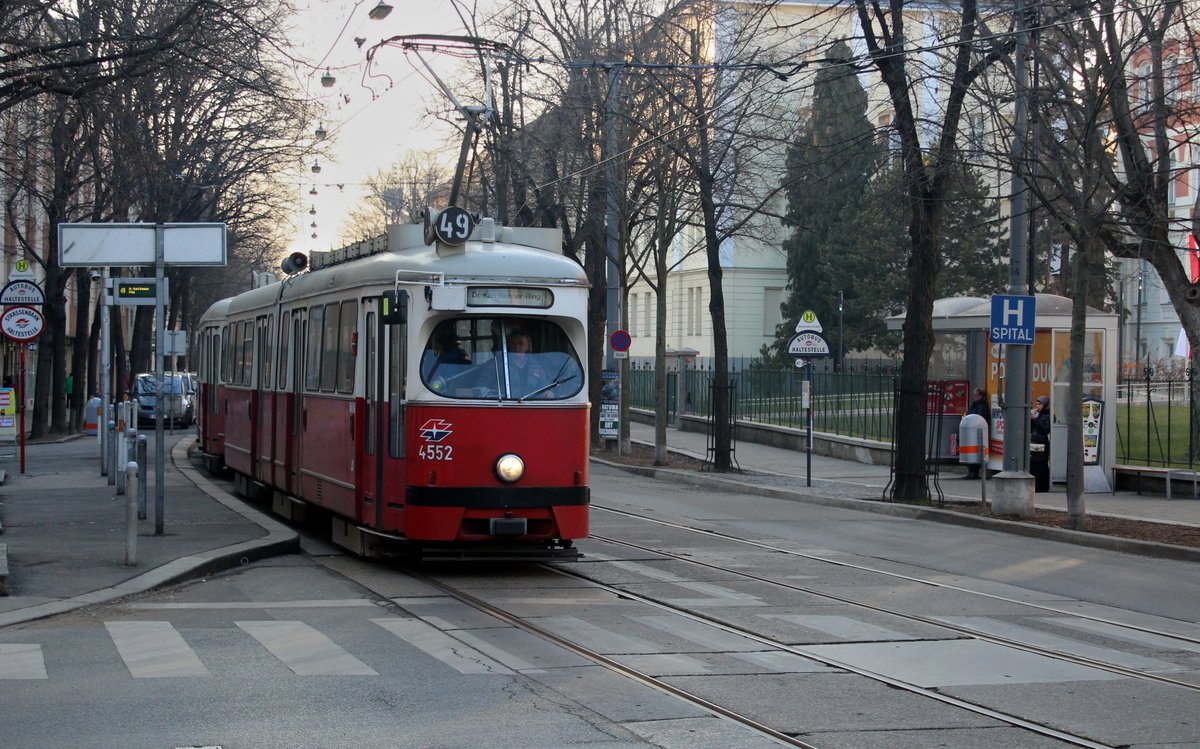 Wien Wiener Linien SL 49 (E1 4552 (Bombardier-Rotax 1976)) XIV, Penzing, Hütteldorfer Straße / Seckendorfstraße (Hst. Seckendorfstraße) am 14. Februar 2017.