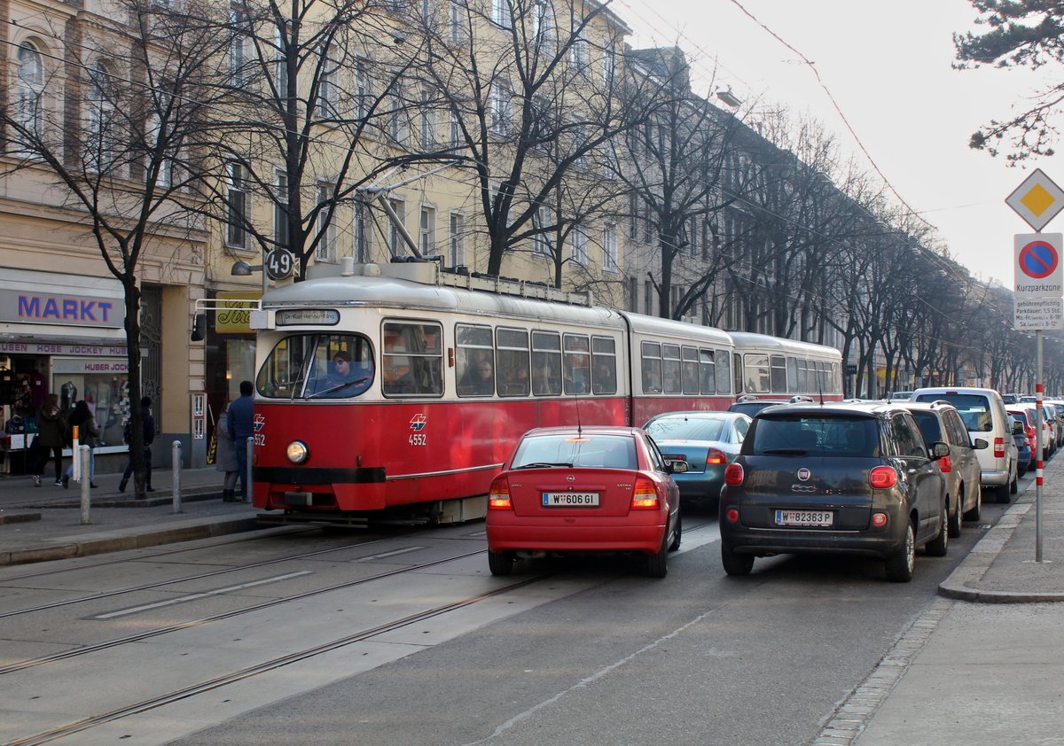Wien Wiener Linien SL 49 (E1 4552 (Bombardier-Rotax 1976)) XIV, Penzing, Hütteldorfer Straße / Lotte-Lenya-Platz / Leyserstraße (Hst. Leyserstraße) am 14. Feber / Februar 2017.