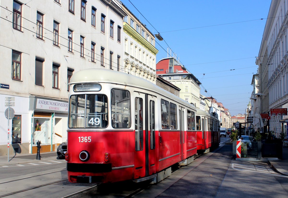 Wien Wiener Linien SL 49 (c4 1365 (Bombardier-Rotax 1976)) XV, Rudolfsheim-Fünfhaus, Märzstraße / Reithofferplatz am 17. Oktober 2017.